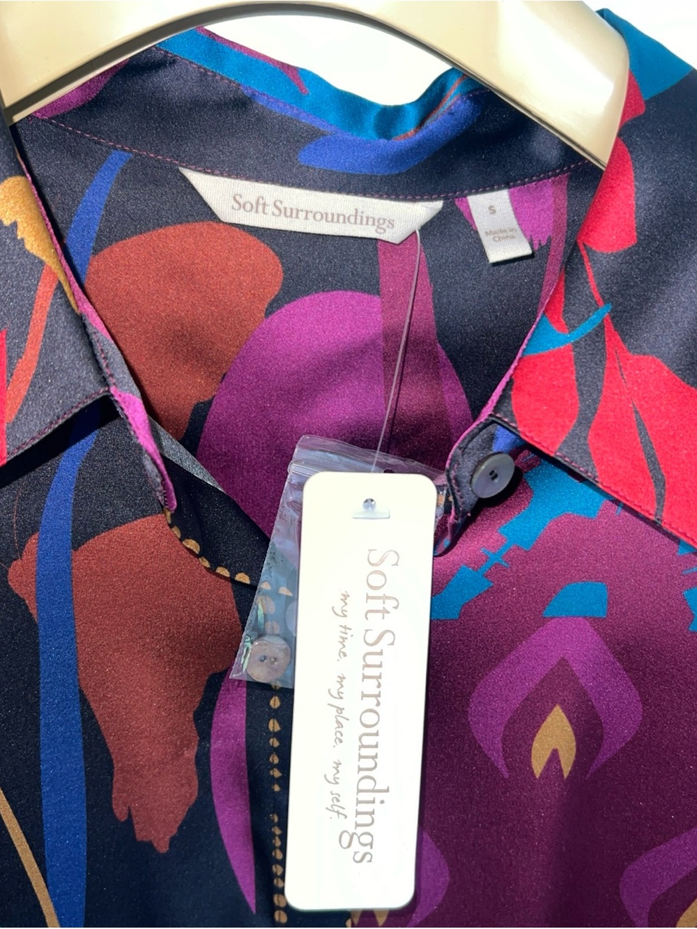 Soft Surroundings 100% silk button up shirt contrast print NWT sz.S - Picture 5 of 11